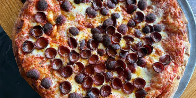 Cup 'n Char Pizza