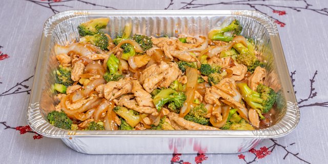 Chicken w/ Broccoli Tray