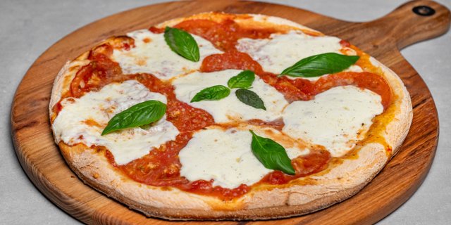 18" Margherita Pizza