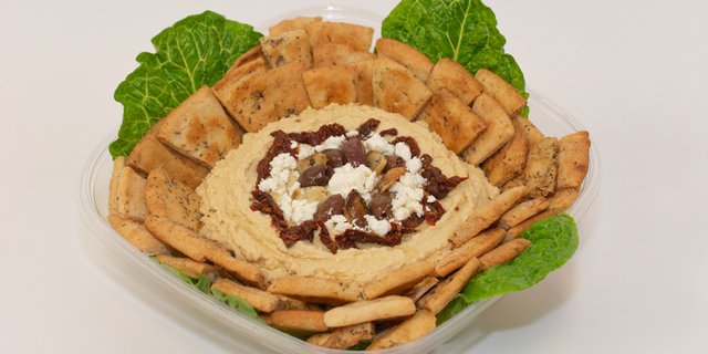 Mediterranean Hummus w/ Ranch Pita Chips
