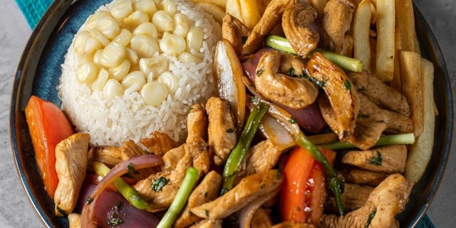 Pollo Saltado