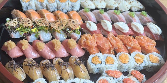 Signature Sushi Premium Platter