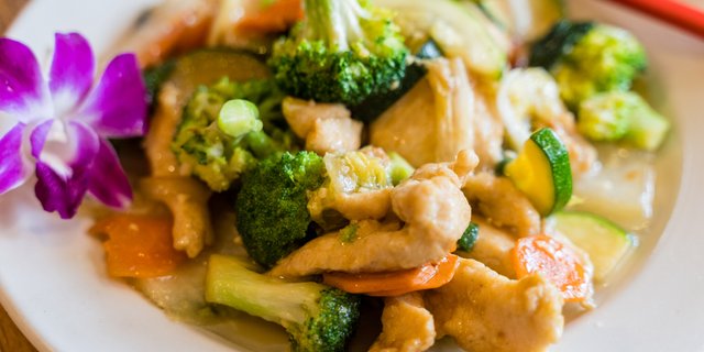 Garlic Chicken w/ Vegetable Box