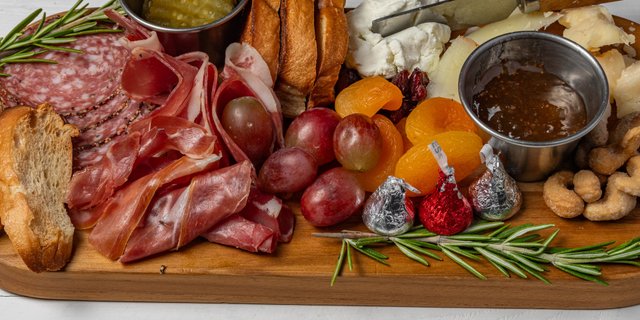 Premium Grazing Board