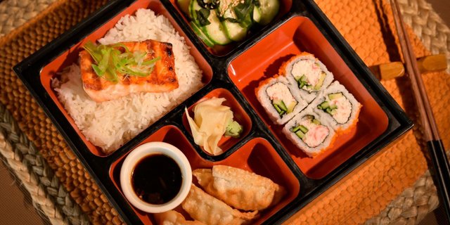 Sake Bento Box