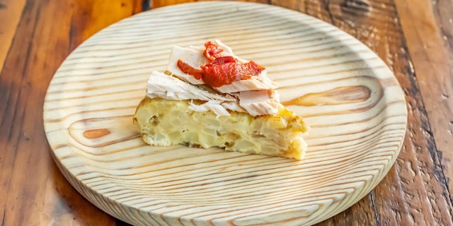 Tortilla Con Pimiento Piquillo & Atun