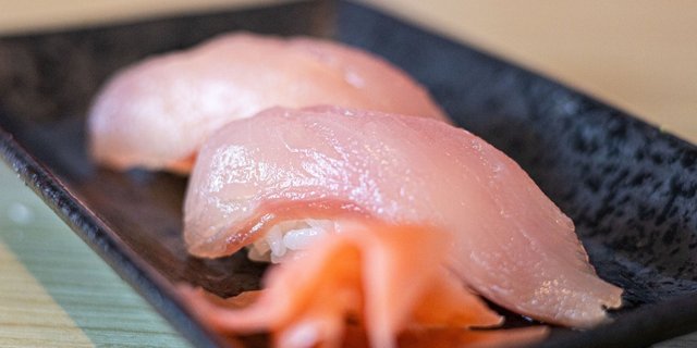 Maguro Sushi (Tuna) (2 Pcs)