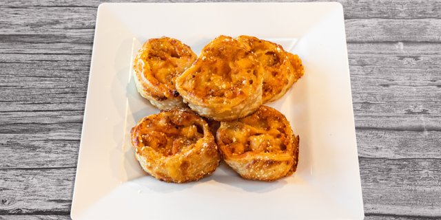 Spicy Chicken Pizza Muffins