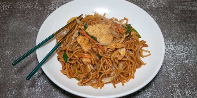 Chicken Lo Mein