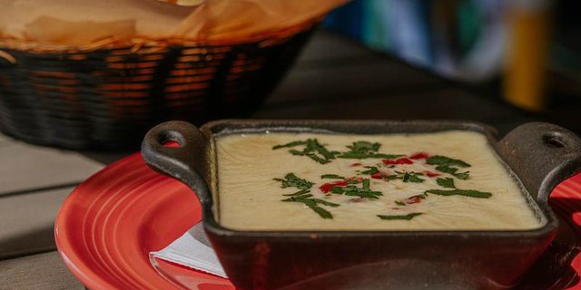Spinach con Queso