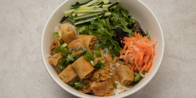 Eggrolls Bun