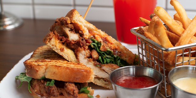 Pimento Chicken Sandwich Tray