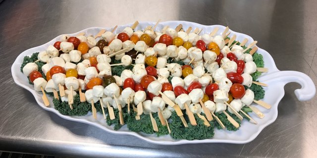 Caprese Pops