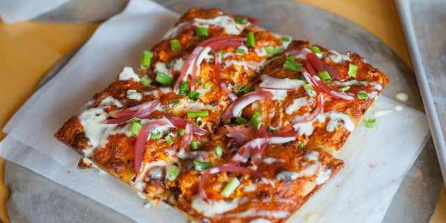 Buffalo Cluck Detroit Deep Caulipower® Pizza