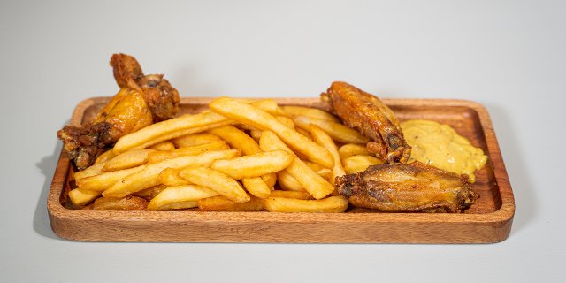 Wings w/ French Fries