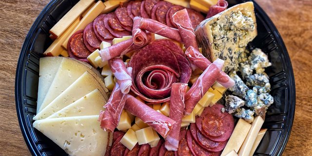 Charcuterie Classic w/ 4 Meats & Cheese