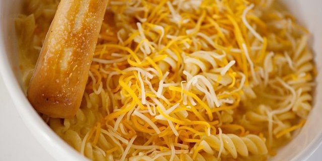 Three-Cheese Macaroni Tray
