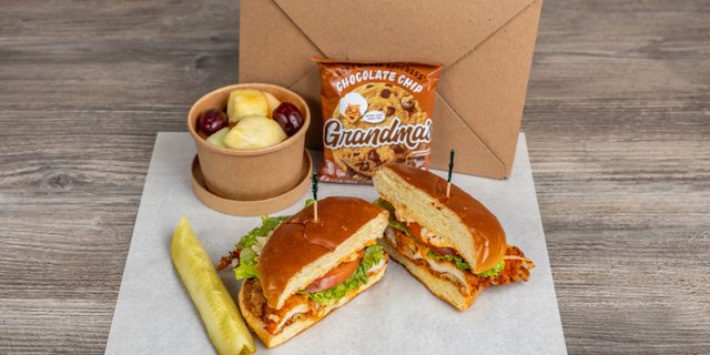 Spicy Buffalo Chicken Sandwich Boxed Lunch