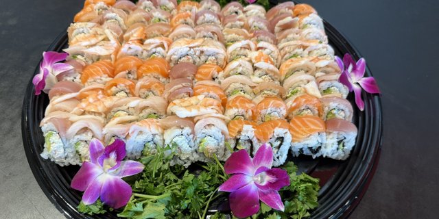 80-Piece Rainbow Roll Platter