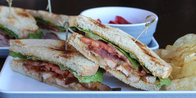 Chipotle Chicken Club Sandwich Tray