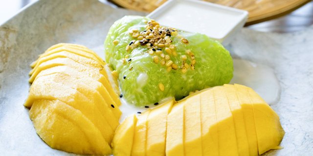 Pandan Sticky Rice w/ Mango