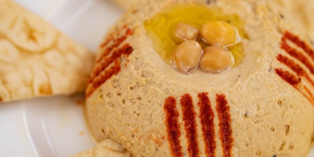 House-Made Hummus & Pita