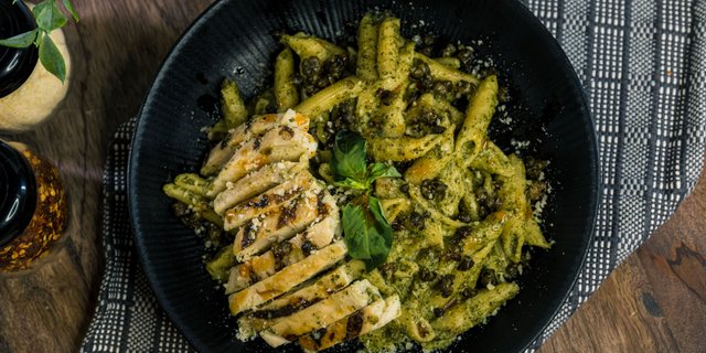 Chicken Pesto Pasta Tray