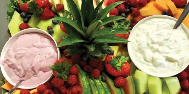 Fresh Seasonal Fruit & Dip