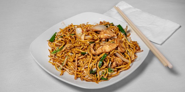 Chicken Lo Mein
