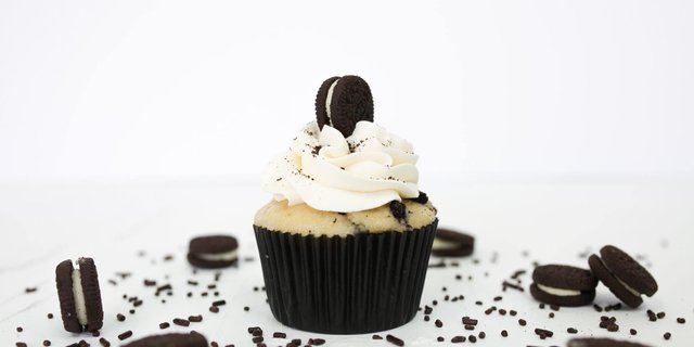 Cookies-N-Cream Cupcakes