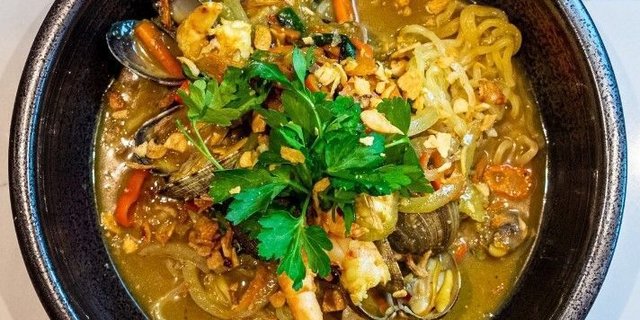 Seafood Curry Noodle Soup