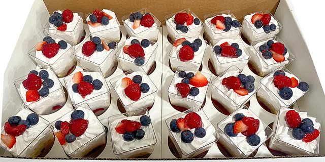 Berries Dessert Shooters