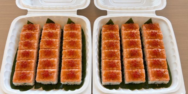 Salmon Ikura Pressed Rice Party Pack