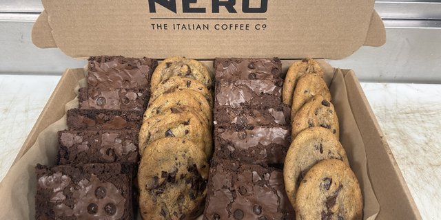 Large Cookies & Brownies Box