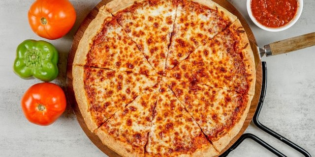 Moe Cheese: 15 Inch (Serves 4 People)