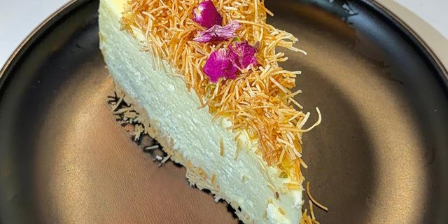 Large Kunafa Cheesecake