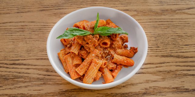 Baked Rigatoni Bolognese Tray
