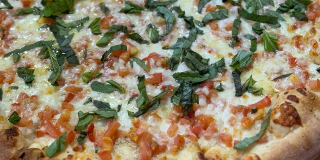 16" Chicken Florentine Pizza
