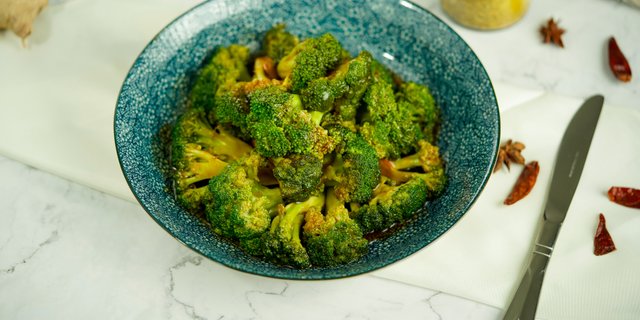 Broccoli w/ Garlic Sauce