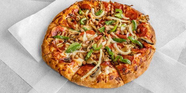 Deluxe Pizza