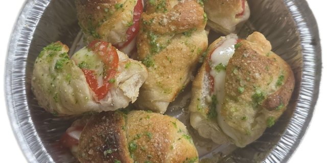 Tomato & Mozzarella Stuffed Garlic Knots