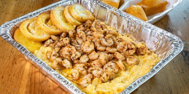 Shrimp & Grits Family Meal