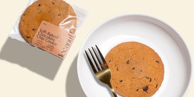 Soft-Baked Chocolate Chip Cookie