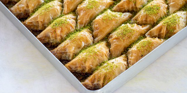 Shobiyet w/ Pistachio Baklava Tray