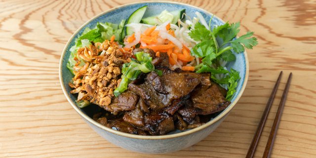Vermicelli Noodles W/ Lemongrass Grilled Pork Tray