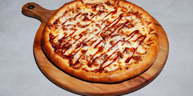 18" BBQ Chicken Pizza