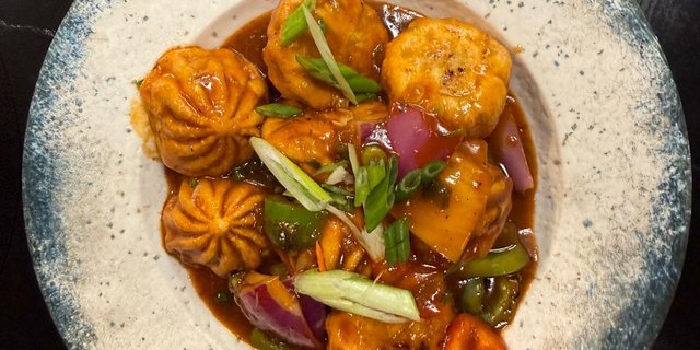 Chili Chicken Momo Tray
