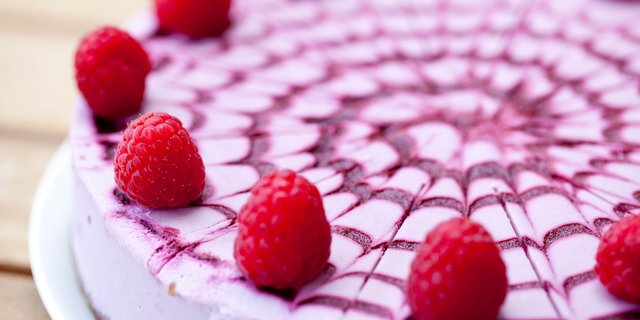 Raw Raspberry Cheesecake