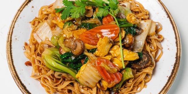 Chicken Broad Noodles