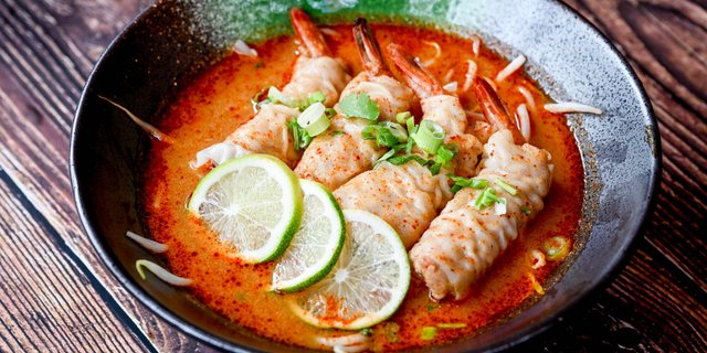 Wonton Tom Yum Noodle Soup
